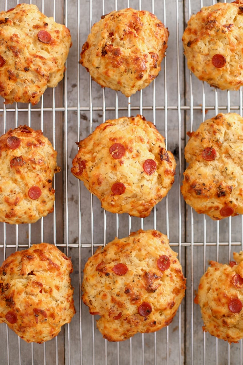 1C5A8990 Pizza scones on the wire rack.