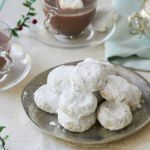 Kourabiedes (Greek Christmas Cookies)