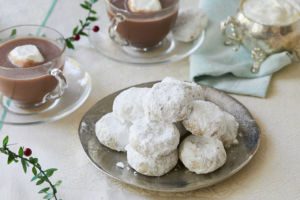 Kourabiedes (Greek Christmas Cookies)