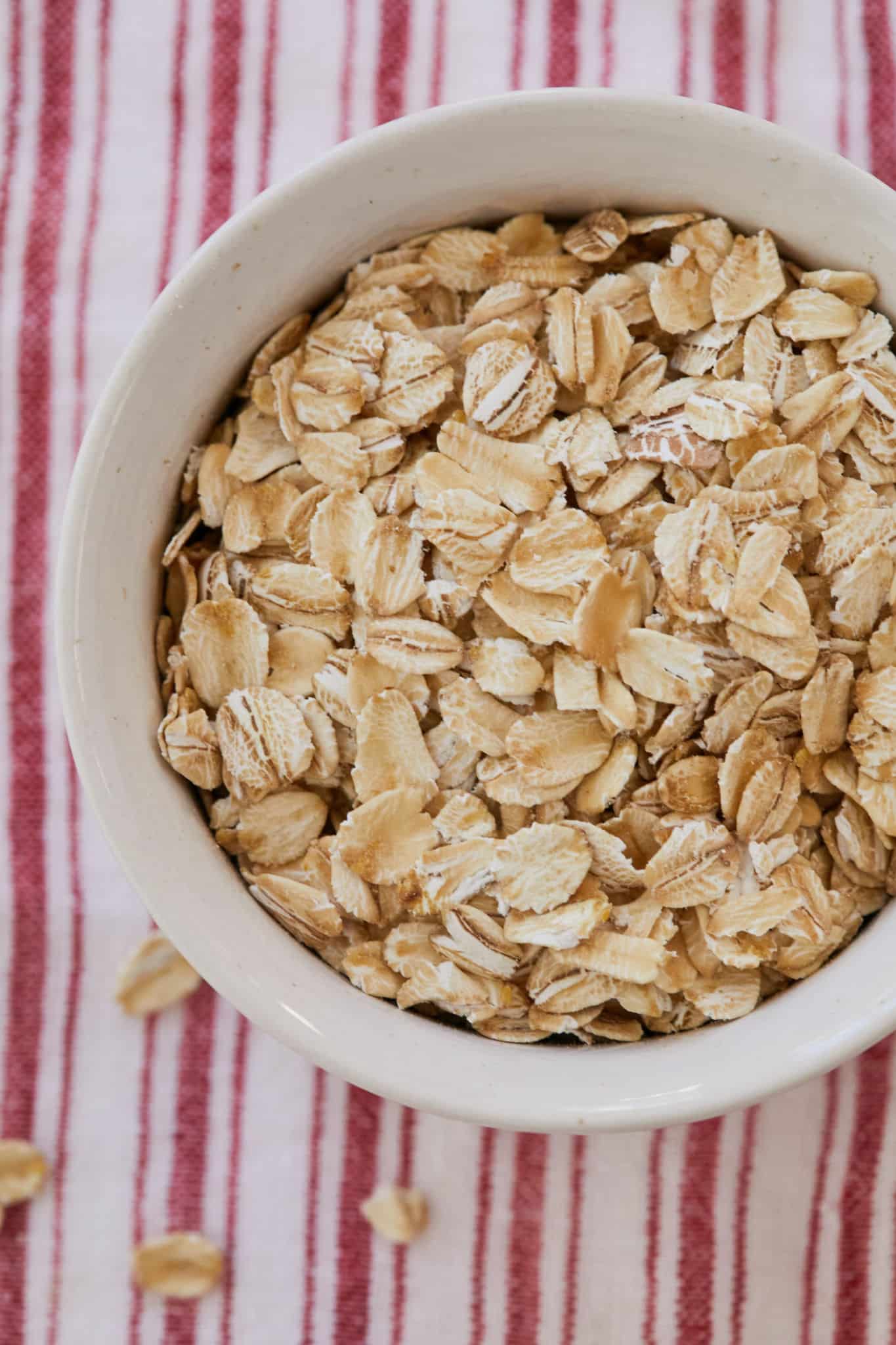 A close up image of old-fashioned oats, a type of oat that is ideal for baking. 