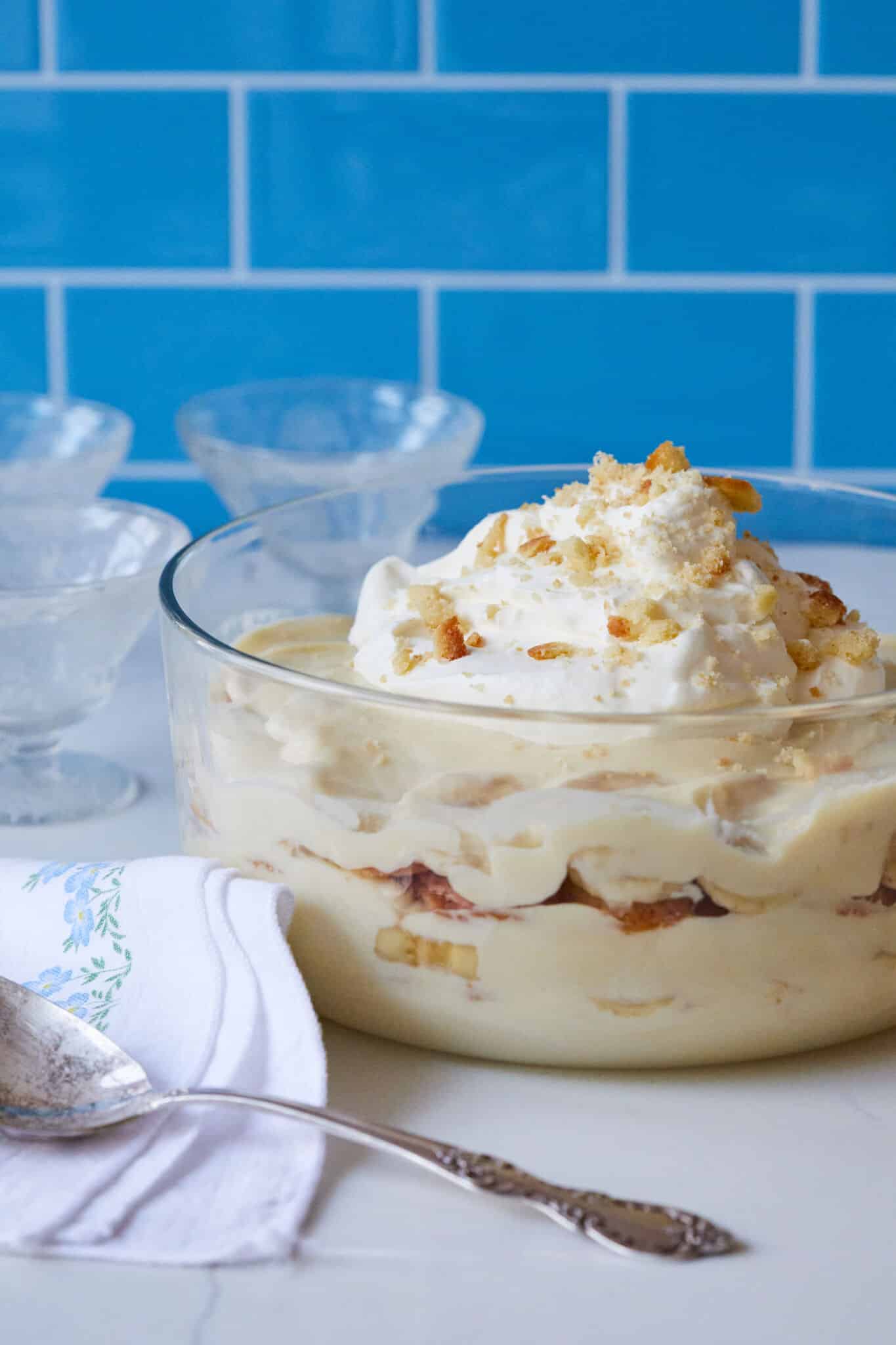 Microwave Banana Pudding Recipe presented in glass bowl