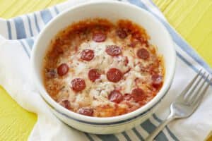 2-Minute Microwave Pizza Bowl
