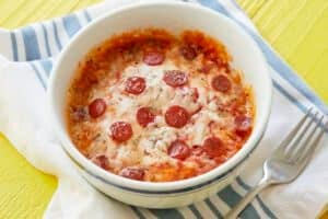 2-Minute Microwave Pizza Bowl