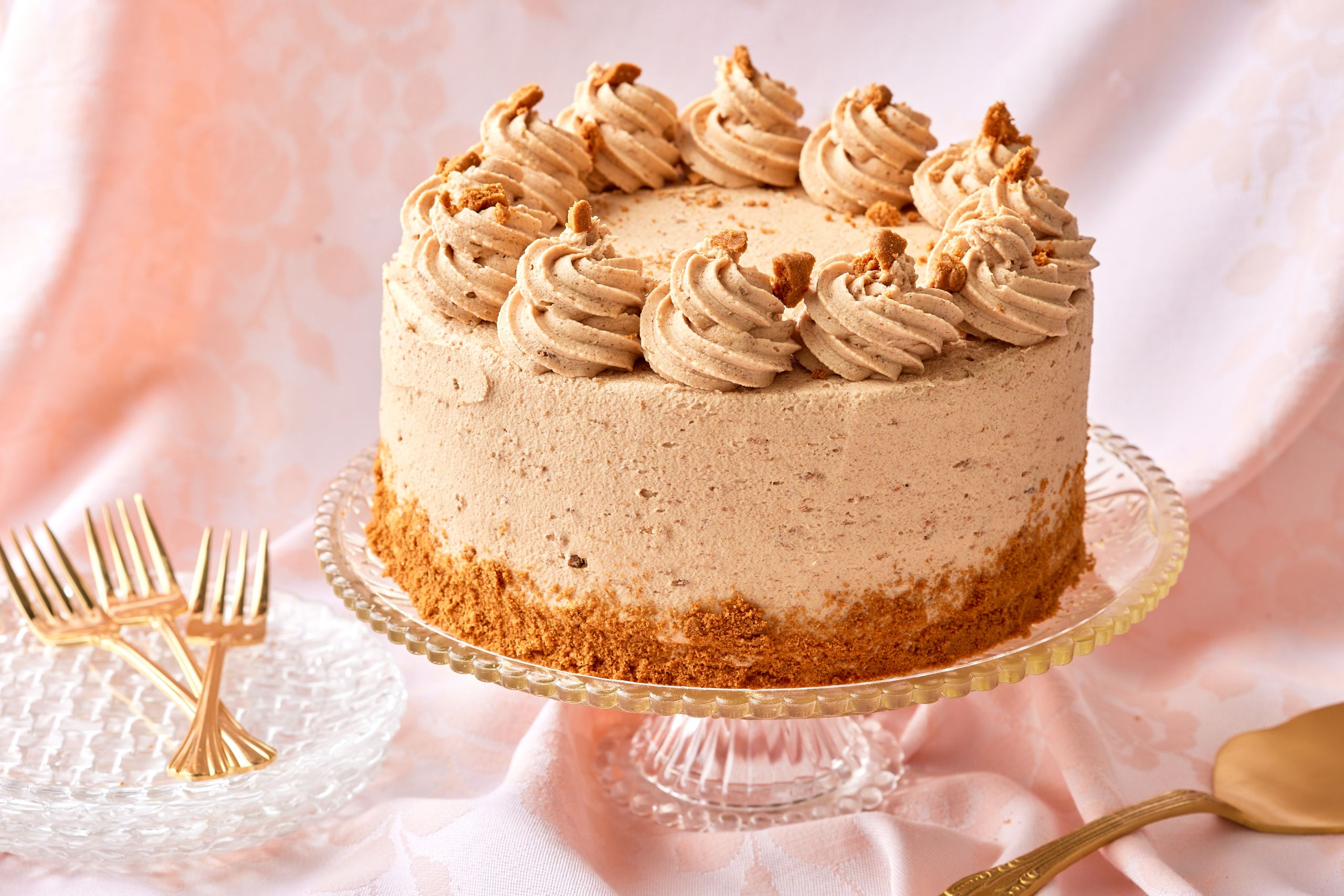 Biscoff Cake decorated with biscoff buttercream and rosettes of cookie butter