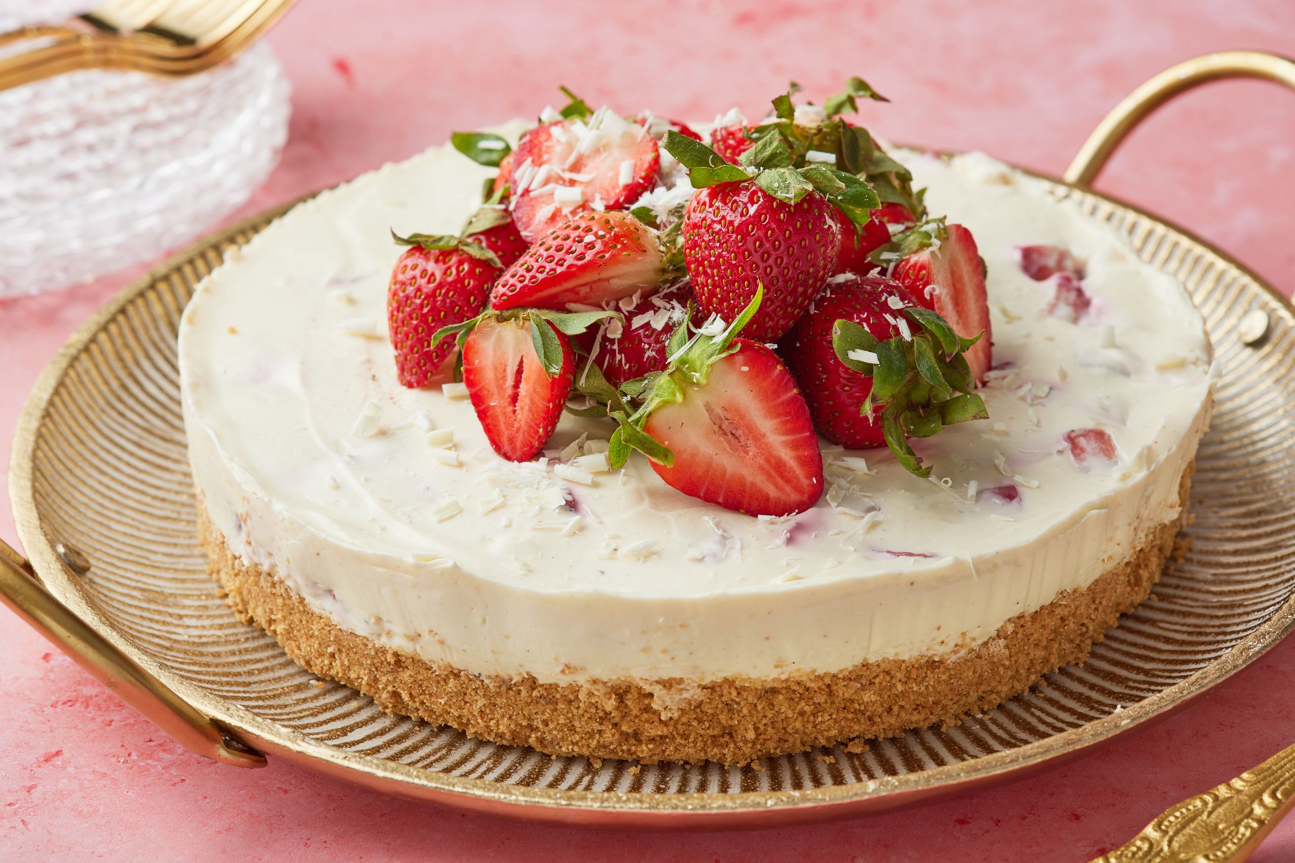 Strawberry white chocolate cheesecake with fresh strawberries