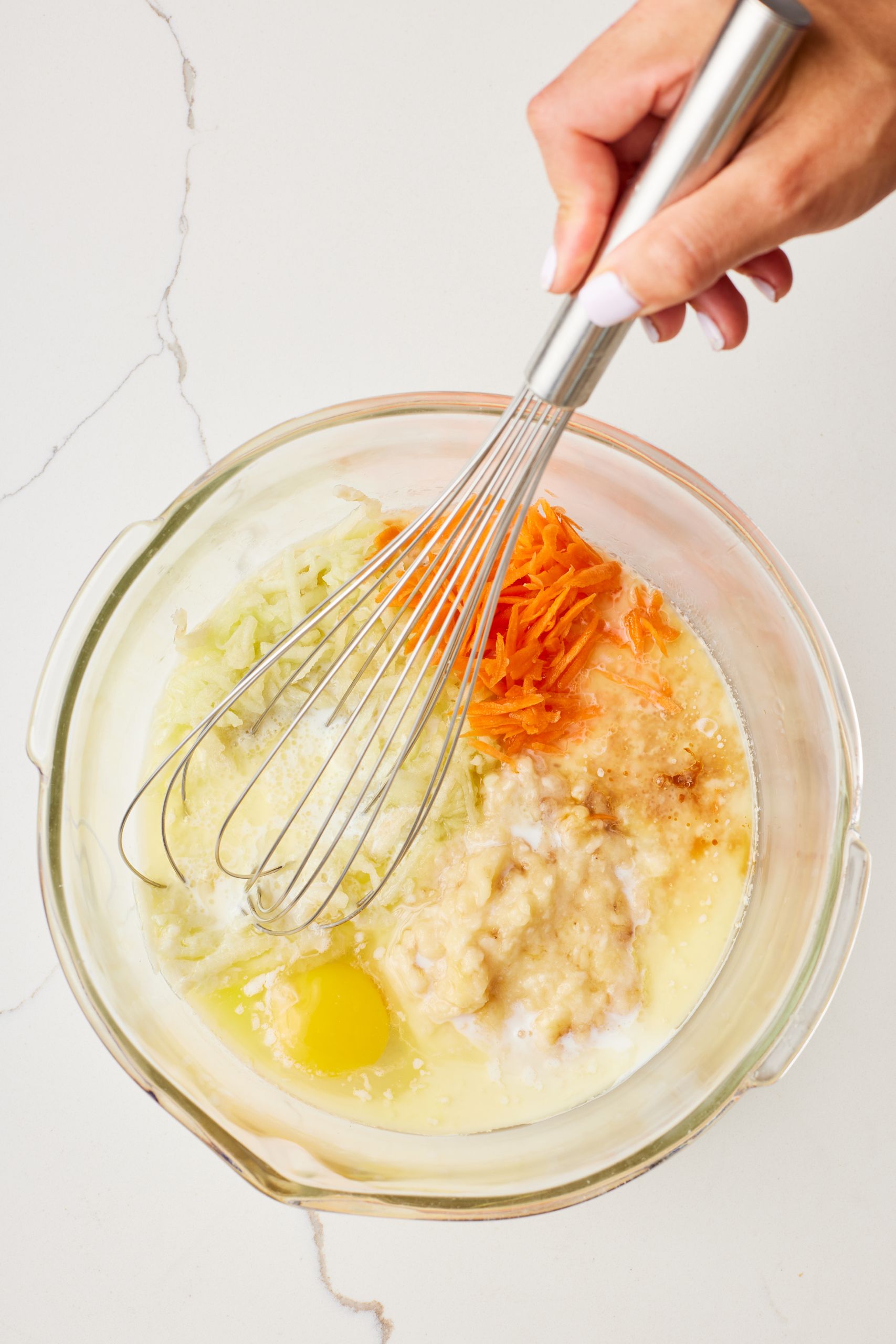 Step-by-step instructions on how to make ABC muffins: Combine wet ingredients: In a medium bowl, combine the egg, bananas, milk, apples, carrots, butter and vanilla extract.