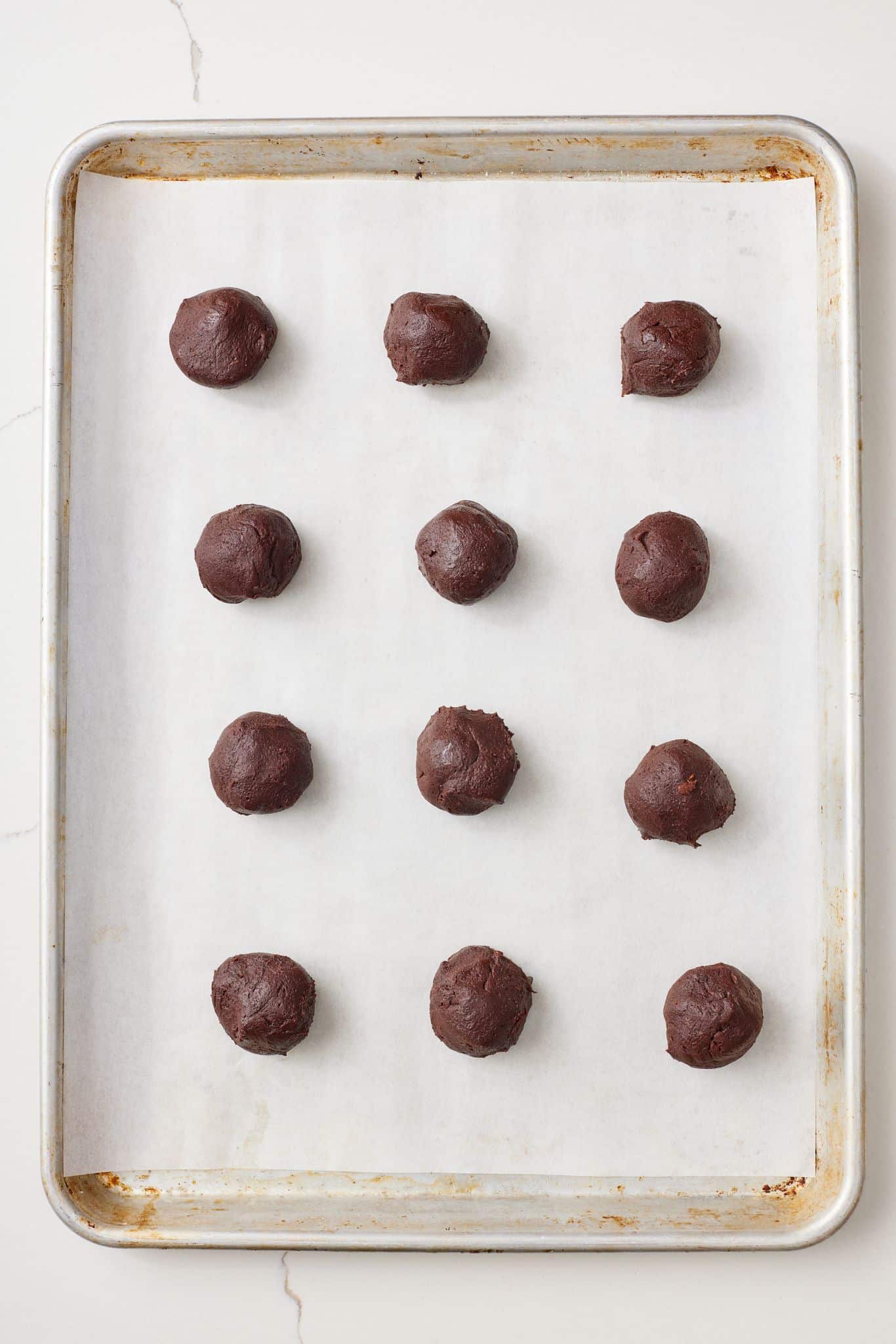 Scoop cookie dough into balls and cill on the parchment lined baking tray. 