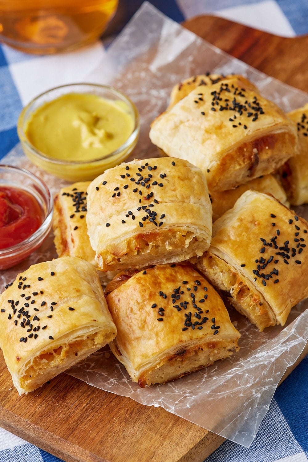 Cheese and Onion Rolls15 Cheese and Onion Rolls served with ketchup and Dijon mustard.