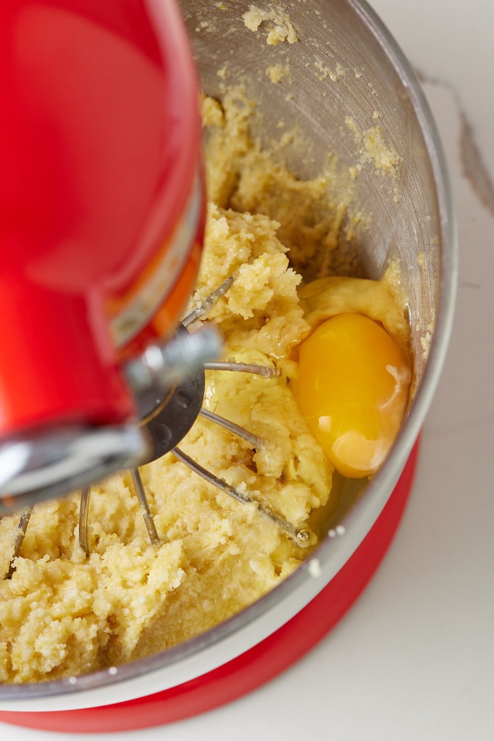 Torta Caprese Bianca4 Whip up with eggs.