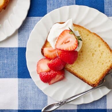 French Yogurt Cake (Gâteau au Yaourt)